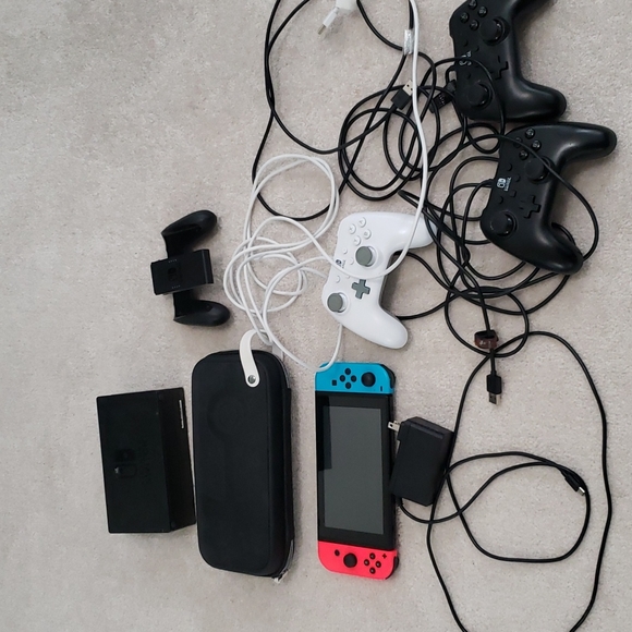 Used Nintendo Switch - Picture 10 of 10